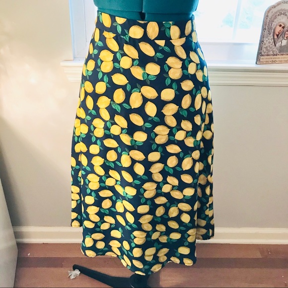 The Limited Dresses & Skirts - Clearance EUC The Limited lined Lemon skirt 🍋
